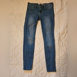 Hollister Women's Light Wash Low-Rise Denim Jean Legging -  Size 1- S   W25 L27